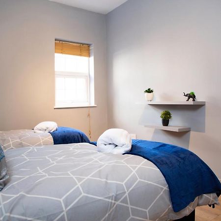 City Centre 2 Bed Flat Sleeps 3 For Work And Leisure With Free Wifi By Amazing Spaces Relocations Ltd Warrington Exteriör bild