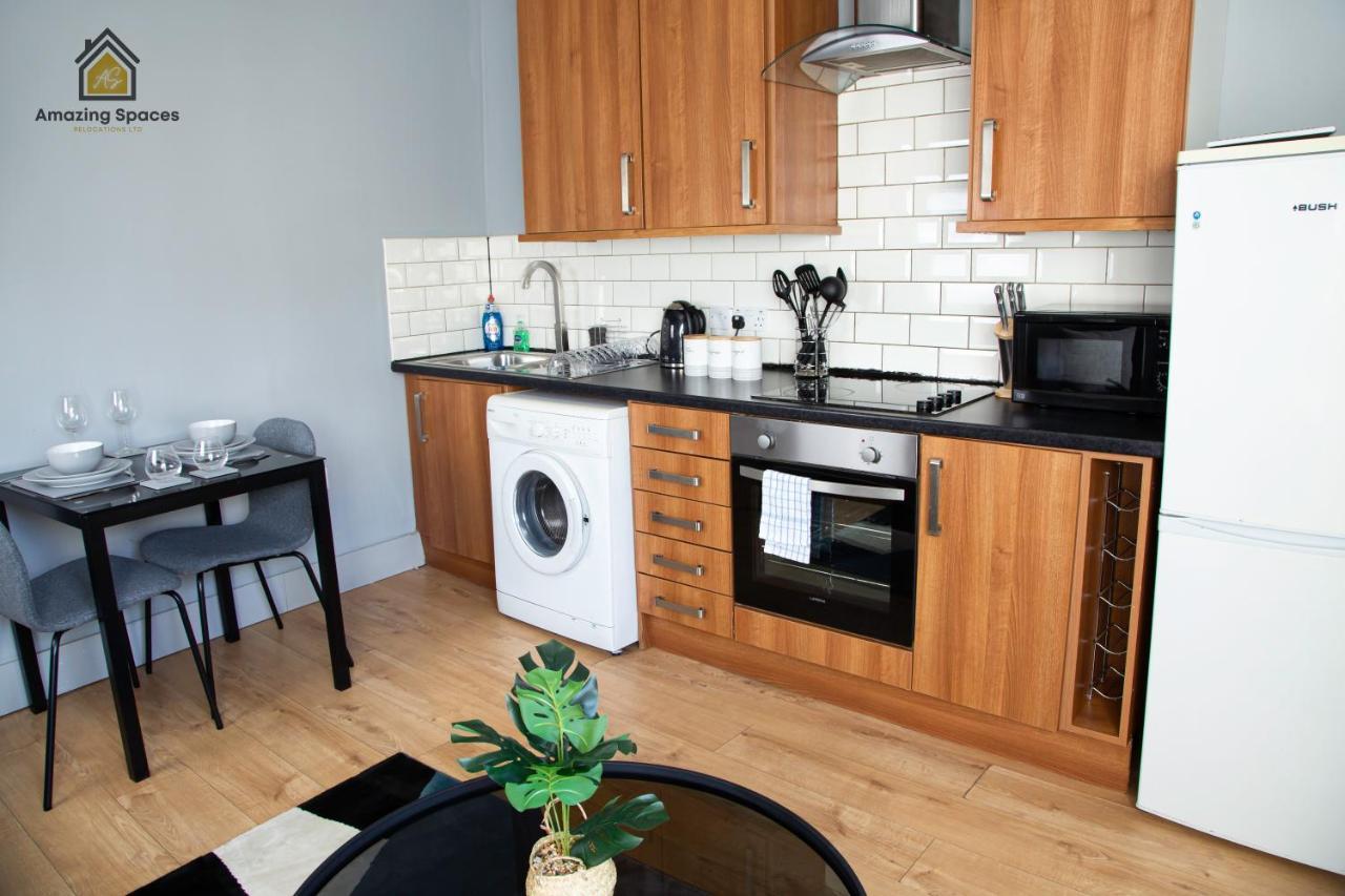 City Centre 2 Bed Flat Sleeps 3 For Work And Leisure With Free Wifi By Amazing Spaces Relocations Ltd Warrington Exteriör bild